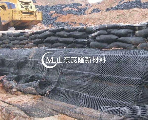 鋪設鋼塑格柵的注意事項