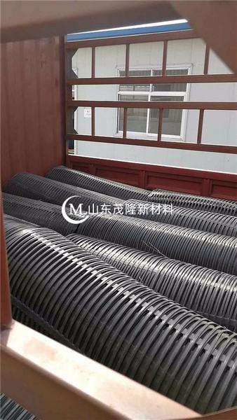 鋼塑土工格柵不易腐爛，多年運用而強度基本不變