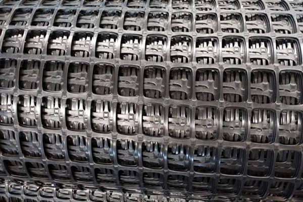 養(yǎng)殖用的土工格柵一般是多少克的? 第1張