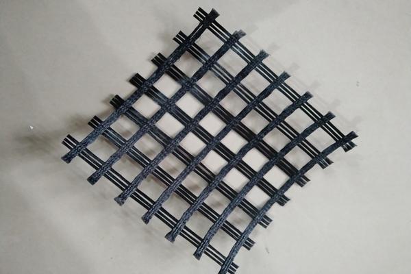 如何區(qū)分經(jīng)編滌綸土工格柵和玻纖土工格柵的不同特點(diǎn)? 第1張