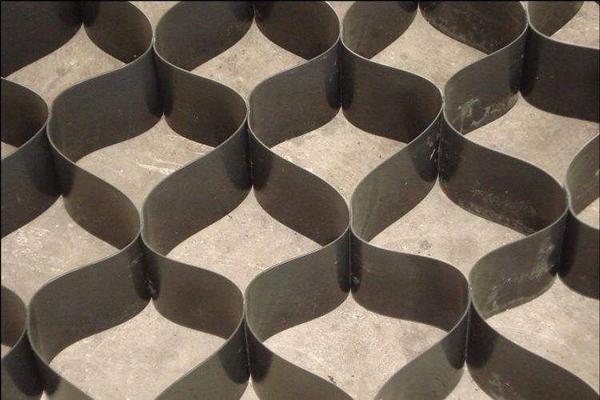 土工格柵與土工格室的經(jīng)濟(jì)性區(qū)別大揭秘  第4張