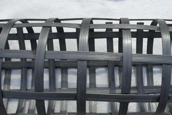 擋土墻的鋼塑土工格柵反包生態袋應用指南 第3張