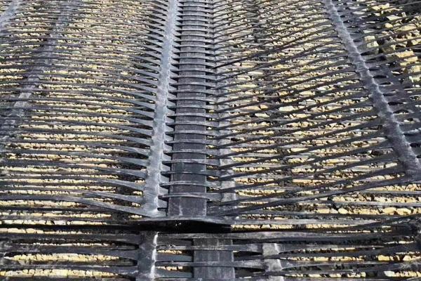 單向土工格柵橫向鋪還是縱向鋪:你知道哪種更適合嗎? 第2張