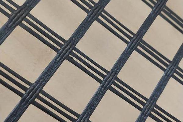玻纖土工格柵性能解析:了解其特點(diǎn)與優(yōu)勢(shì) 第1張