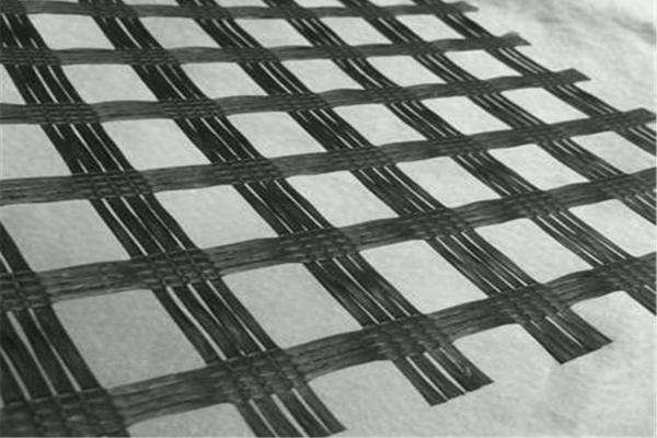 土工格柵與鋼筋哪個更牢固？鋪設(shè)究竟要選哪個？  第1張