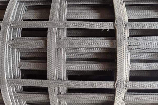 凸結點鋼塑土工格柵的生產過程揭秘 第2張
