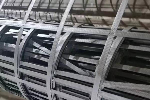 鋼塑土工格柵怎么連接面板呢？  第1張