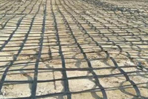 高韌性聚酯紗線集束土工格柵與鋼塑格柵的區(qū)  第1張