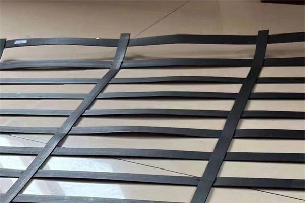 高韌性聚酯紗線集束土工格柵怎么搭接呢  第3張