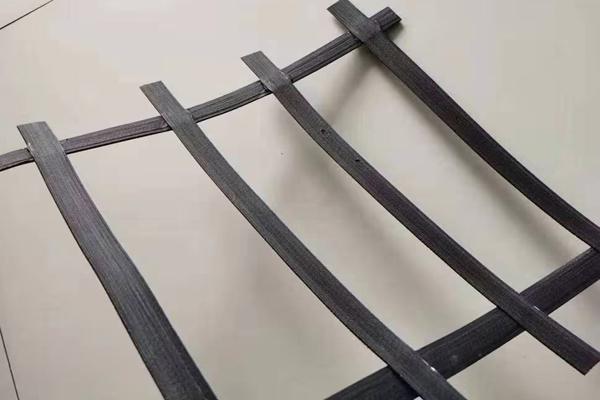 高韌性聚酯紗線集束土工格柵怎么清洗呢？  第2張