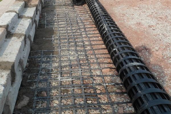 高韌性聚酯紗線集束土工格柵：如何助力公路路基加固和邊坡防護？  第3張