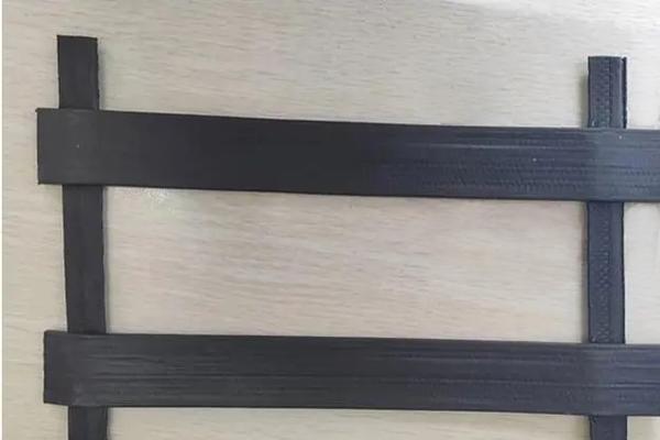 高韌性聚酯紗線集束土工格柵在水庫中有哪些應(yīng)用 第2張